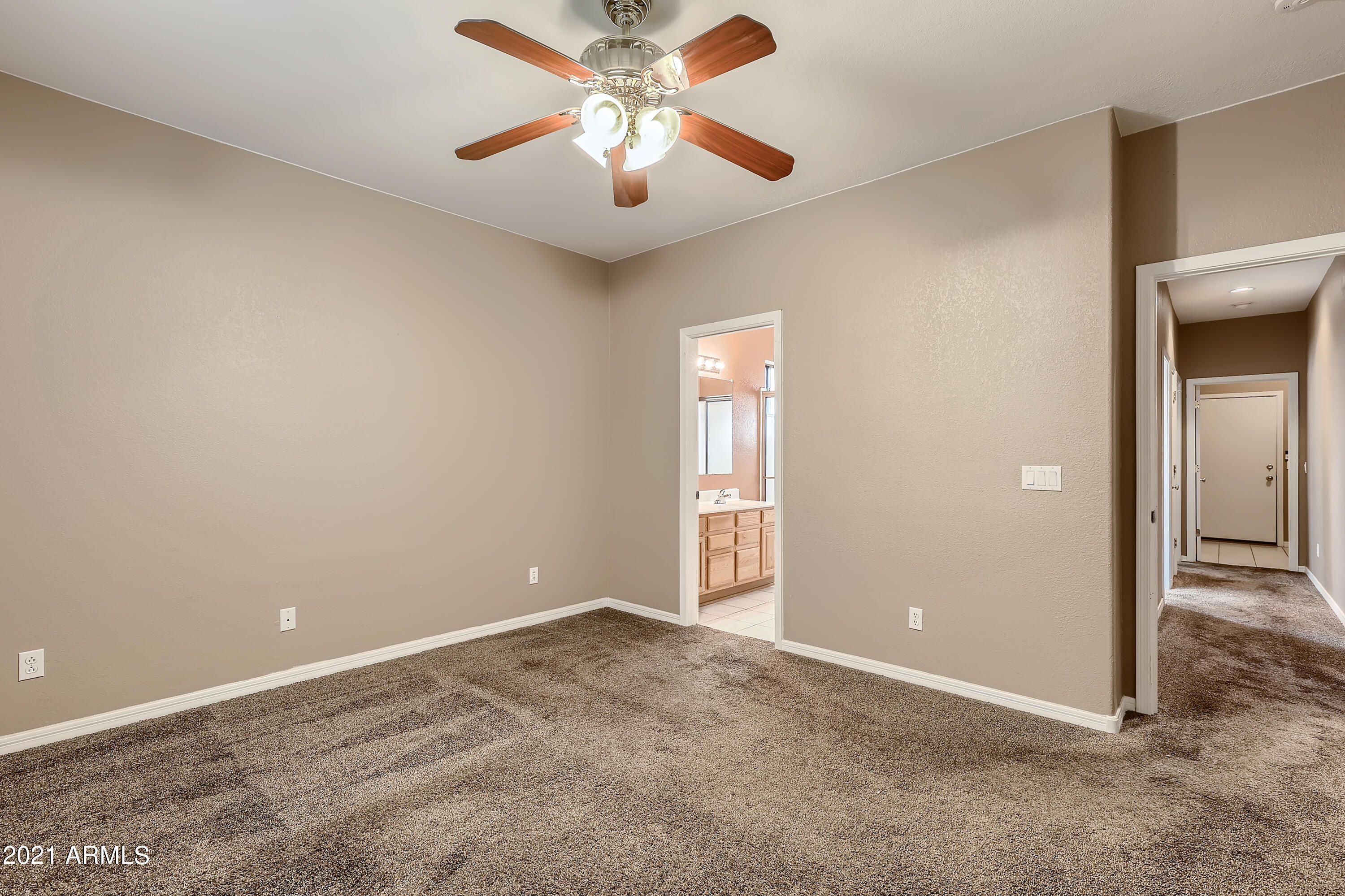 3013 East Fremont Road Phoenix, AZ 85042 - Photo 19 of 33 19-922808182-36 Primary Bedroom