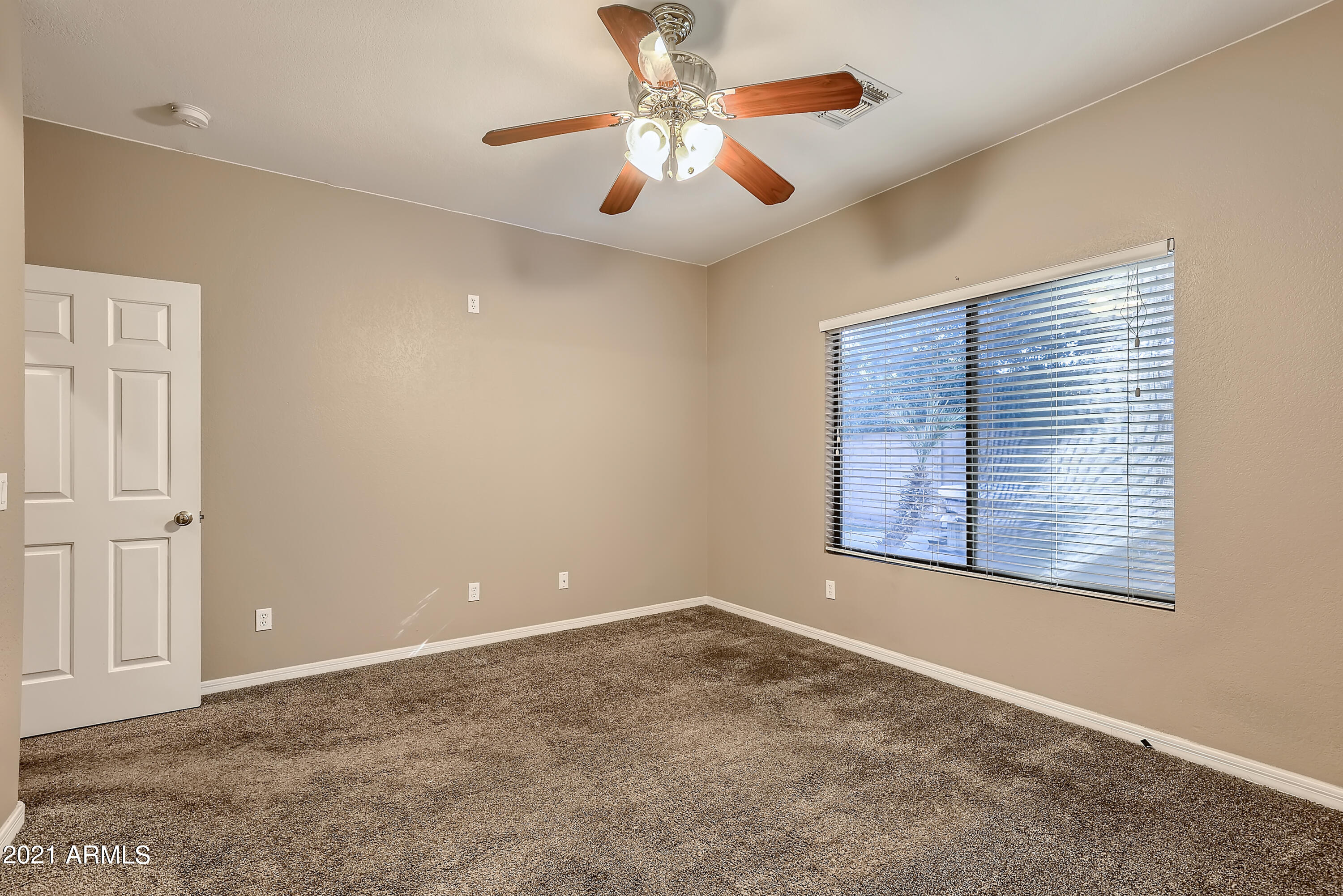 3013 East Fremont Road Phoenix, AZ 85042 - Photo 21 of 33 21-028476430-39 Primary Bedroom