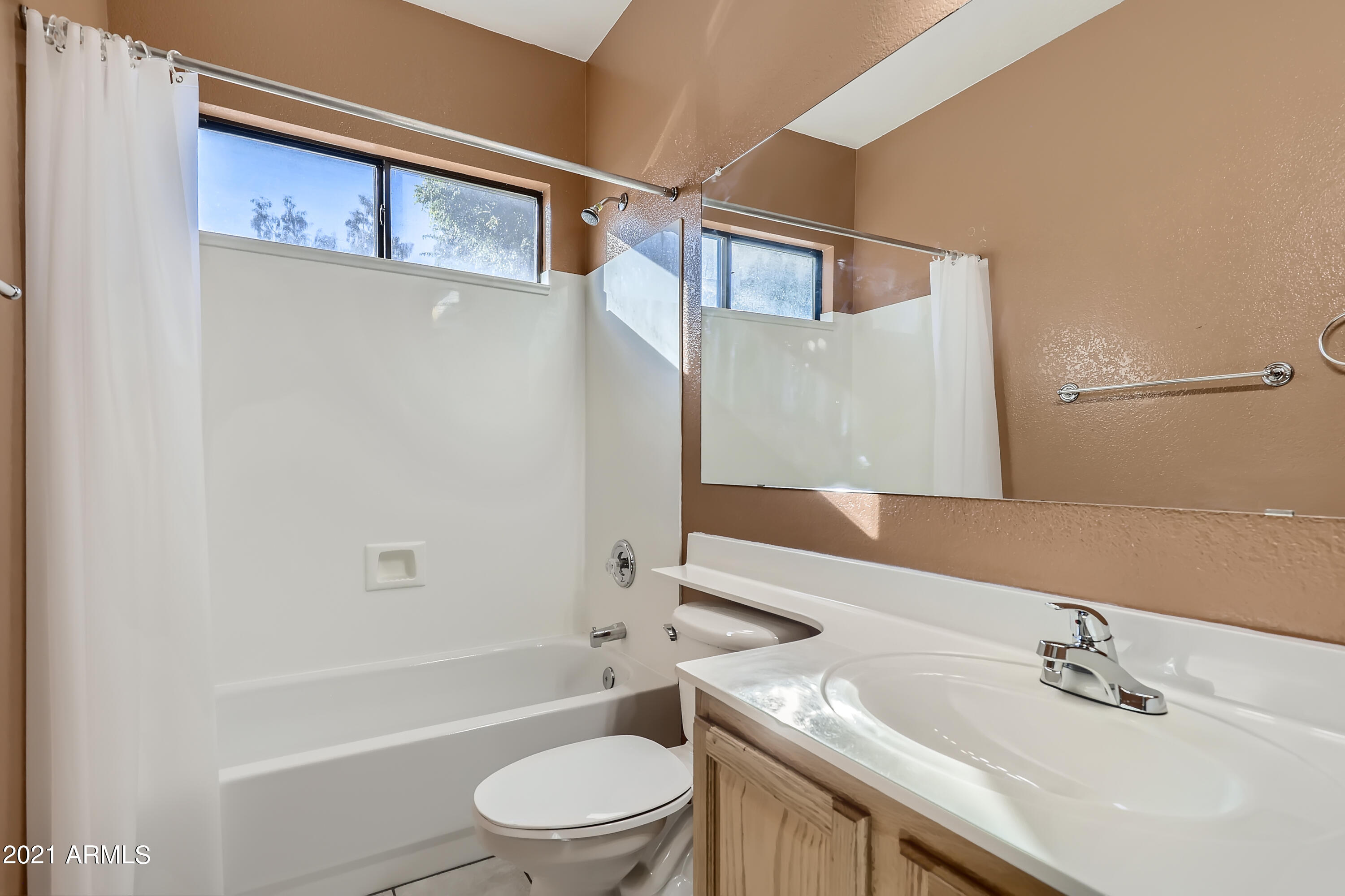 3013 East Fremont Road Phoenix, AZ 85042 - Photo 27 of 33 27-327856684-47 Bathroom