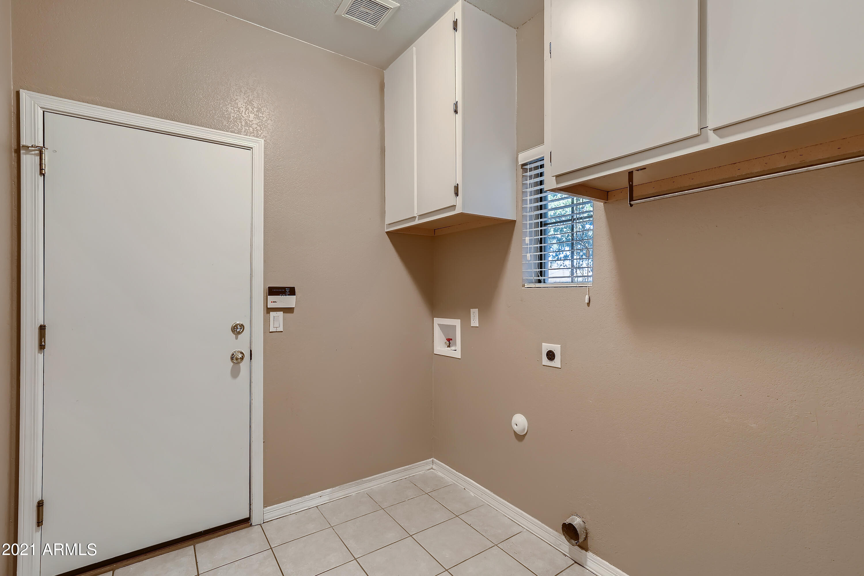 3013 East Fremont Road Phoenix, AZ 85042 - Photo 28 of 33 28-482983629-48 Laundry Room