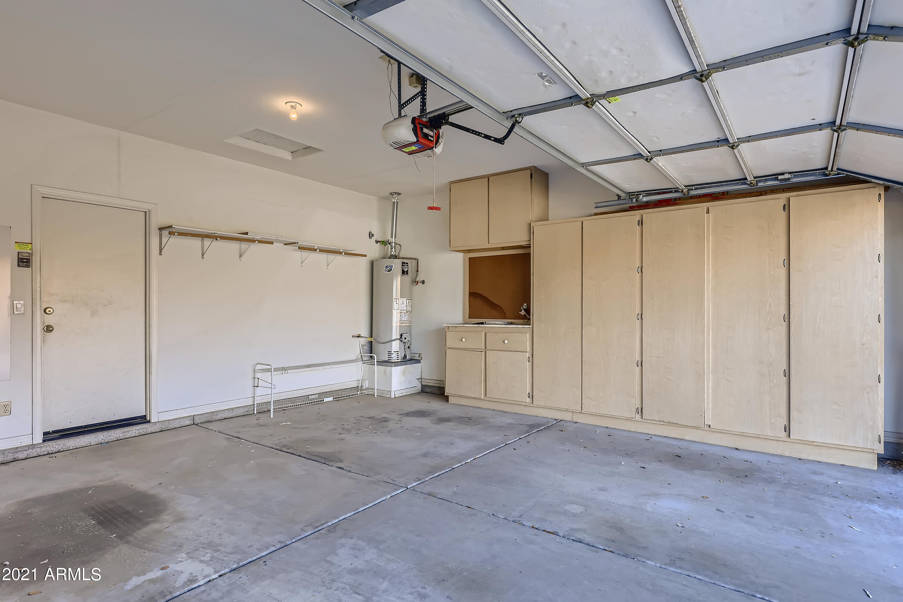 3013 East Fremont Road Phoenix, AZ 85042 - Photo 29 of 33 29-628051306-49 Garage