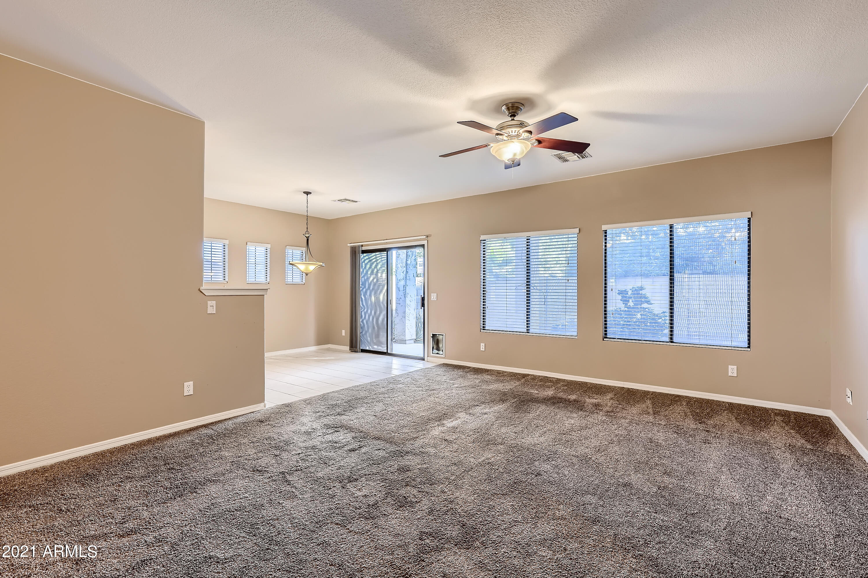 3013 East Fremont Road Phoenix, AZ 85042 - Photo 5 of 33 5-162690731-10 Living Room