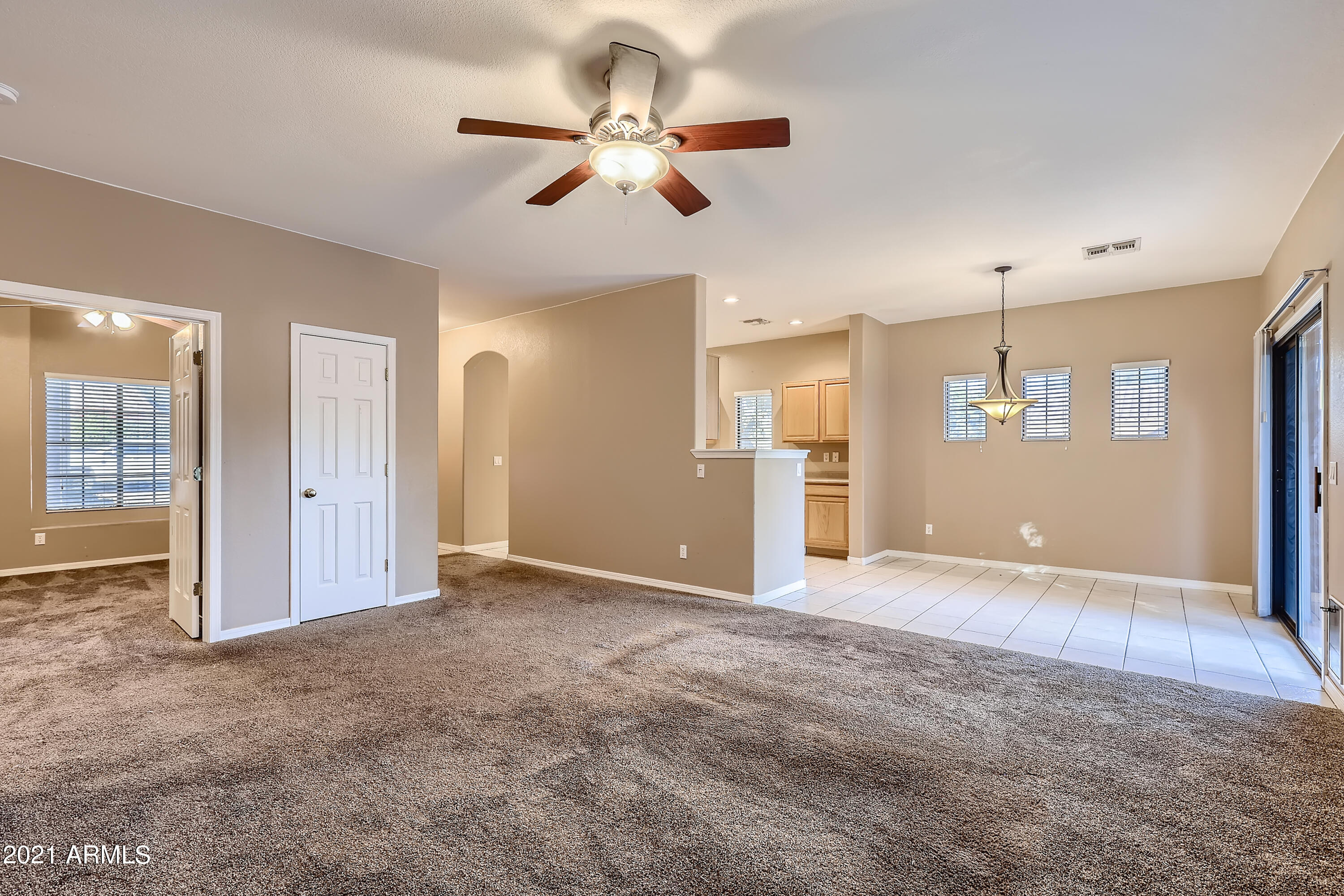 3013 East Fremont Road Phoenix, AZ 85042 - Photo 6 of 33 6-214271109-11 Living Room