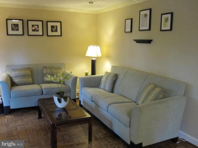 4438 Cub Run Road Chantilly, VA 20151 - Photo 5 of 16 a living room with furniture and a lamp
