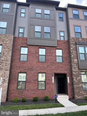 $2,950 | 14031 Sunrise Valley Drive, Unit 3E, Herndon, VA 20171