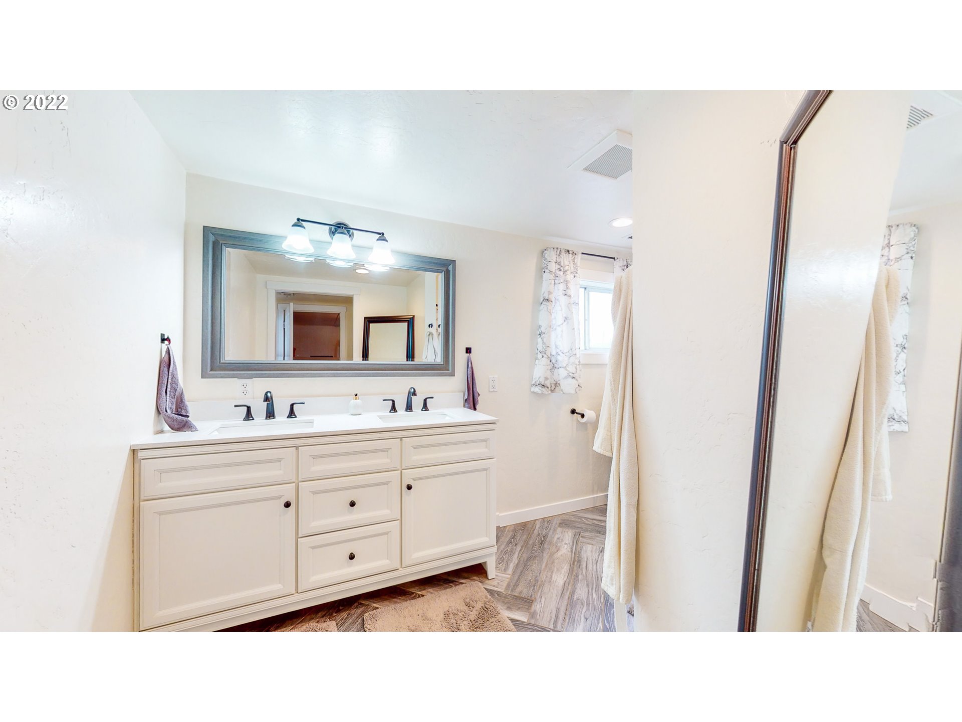 80632 Craig Road Hermiston, OR 97838 - Photo 16 of 25 a bathroom with a sink vanity and mirror