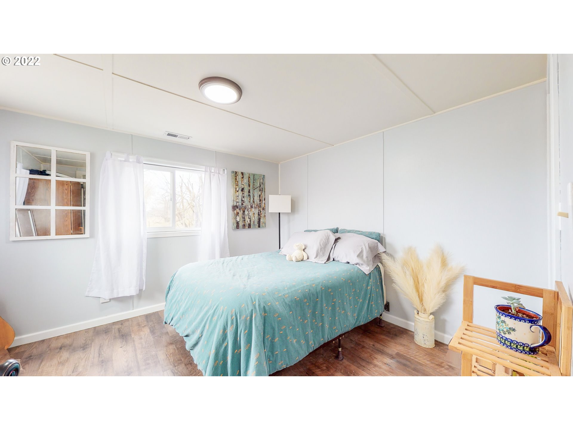 80632 Craig Road Hermiston, OR 97838 - Photo 19 of 25 a bedroom with a bed and window