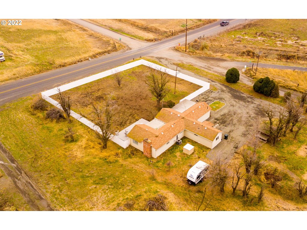80632 Craig Road Hermiston, OR 97838 - Photo 24 of 25 a view of an ocean and beach