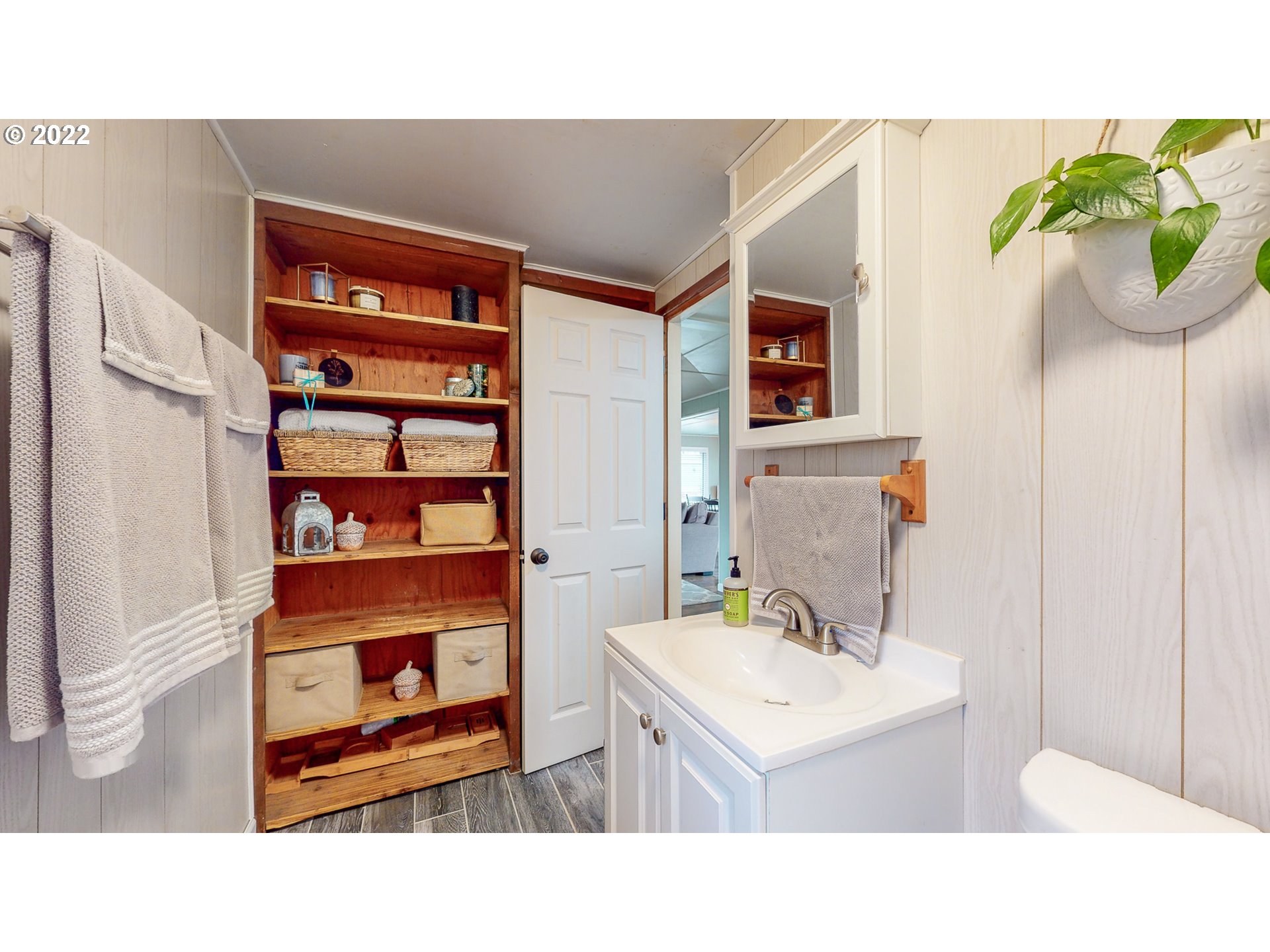 80632 Craig Road Hermiston, OR 97838 - Photo 10 of 25 a bathroom with a sink and a mirror