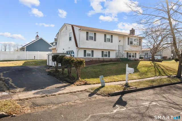 $374,000 | 7 Pettit Drive, Meriden, CT 06451