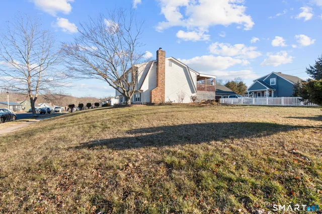 $374,000 | 7 Pettit Drive, Meriden, CT 06451