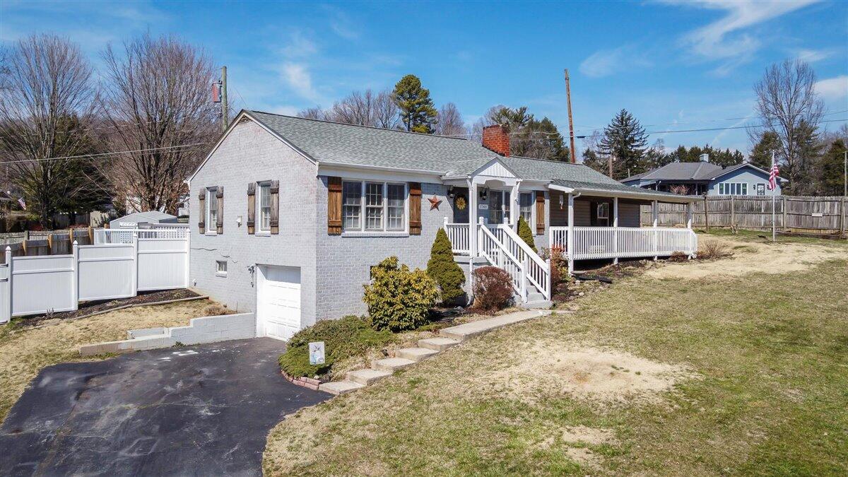 1748 Wendover Road Bristol, VA 24201 - Photo 4 of 42 04-Wendover Rd-4
