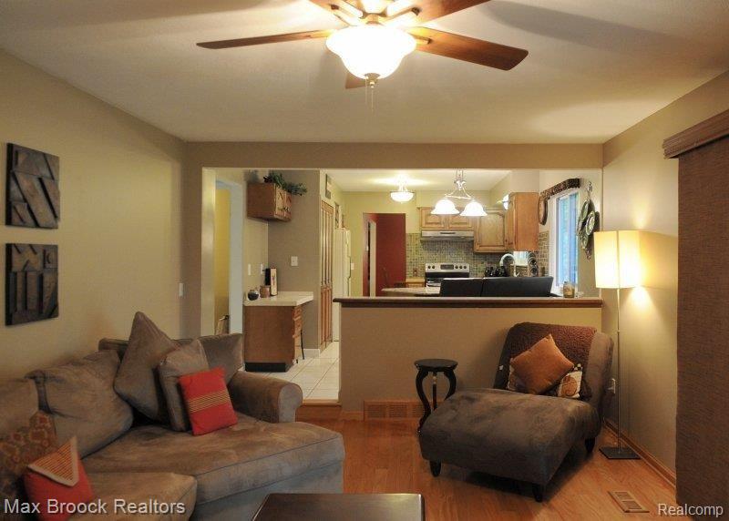 2451 Eaton Gate Road Lake Orion, MI 48360 - Photo 10 of 25 026DSC_0475 copy.jpg