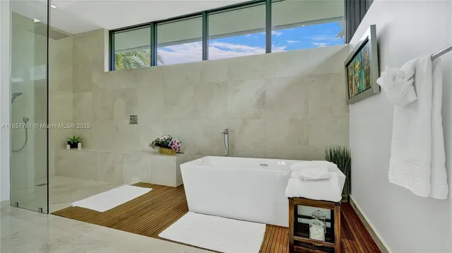 $6,333,000 | 1651 Diplomat Parkway, Hallandale Beach, FL 33009