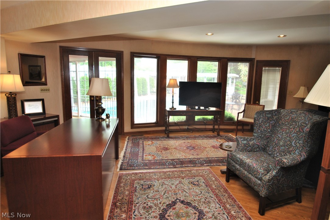 344 Inverness Road Akron, OH 44313 - Photo 11 of 33 Another view of family rm w/wall of winddows.