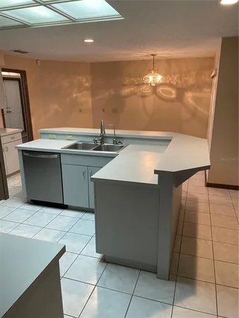 $2,400 | 3007 Forest Club Drive, Plant City, FL 33566