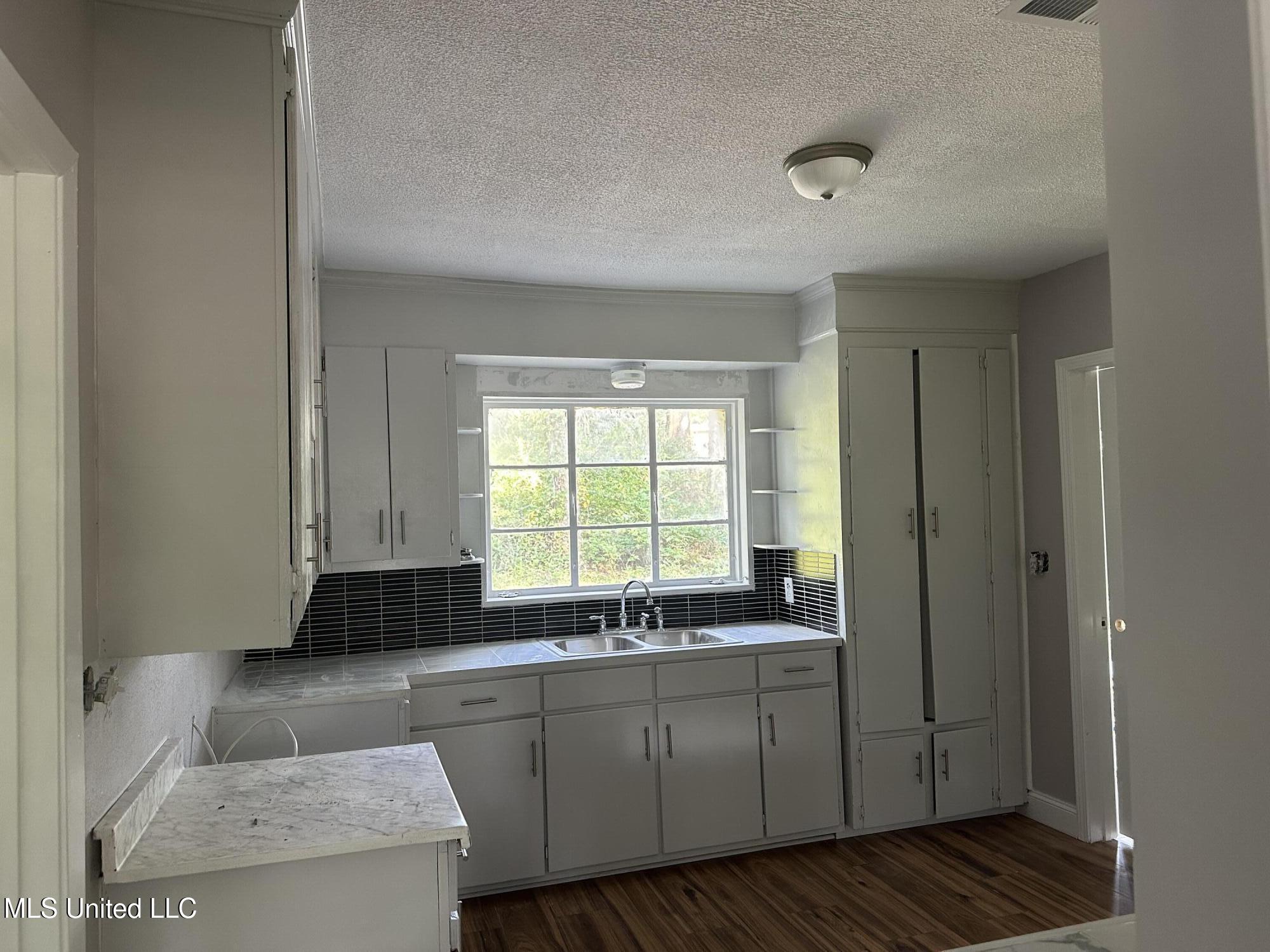 2416 Paden Street Jackson, MS 39204 - Photo 5 of 39 IMG_1876