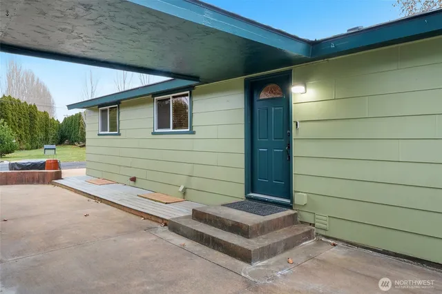 $849,990 | 2102 Elgin Road Northeast, Moses Lake, WA 98837