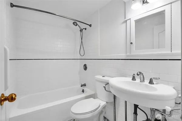 $824,900 | 2102 Elgin Road Northeast, Moses Lake, WA 98837