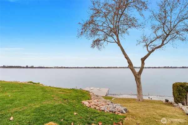 $824,900 | 2102 Elgin Road Northeast, Moses Lake, WA 98837