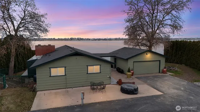 $849,990 | 2102 Elgin Road Northeast, Moses Lake, WA 98837