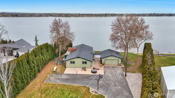 $824,900 | 2102 Elgin Road Northeast, Moses Lake, WA 98837