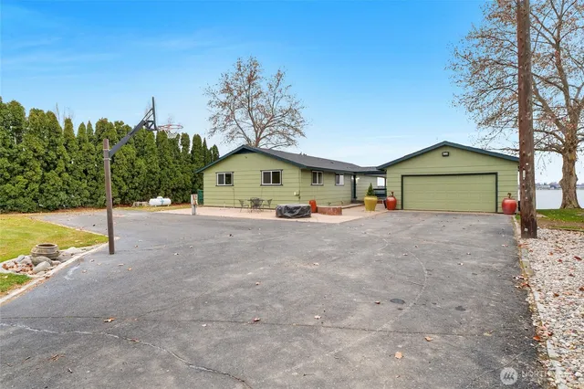 $849,990 | 2102 Elgin Road Northeast, Moses Lake, WA 98837