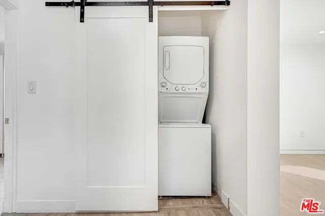 $3,300 | 2725 1/2 Dalton Avenue, Los Angeles, CA 90018