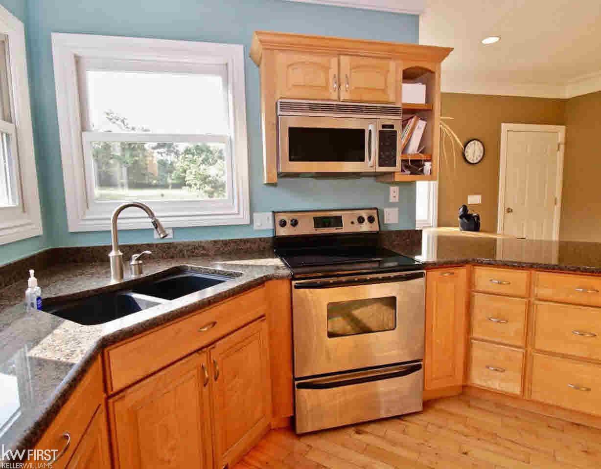 9147 Faussett Road Fenton, MI 48430 - Photo 15 of 58 21340961-14.JPG
