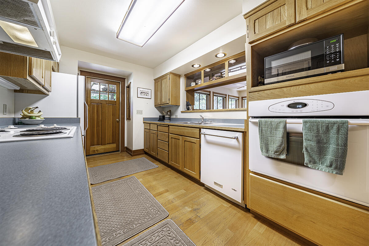 255 Davidson Road Williams, OR 97544 - Photo 21 of 82 DSC03643-HDR-Edit