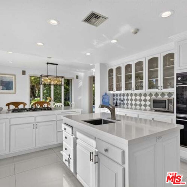 12699 Promontory Road Los Angeles, CA 90049 - Photo 30 of 69 Gallery Image 30