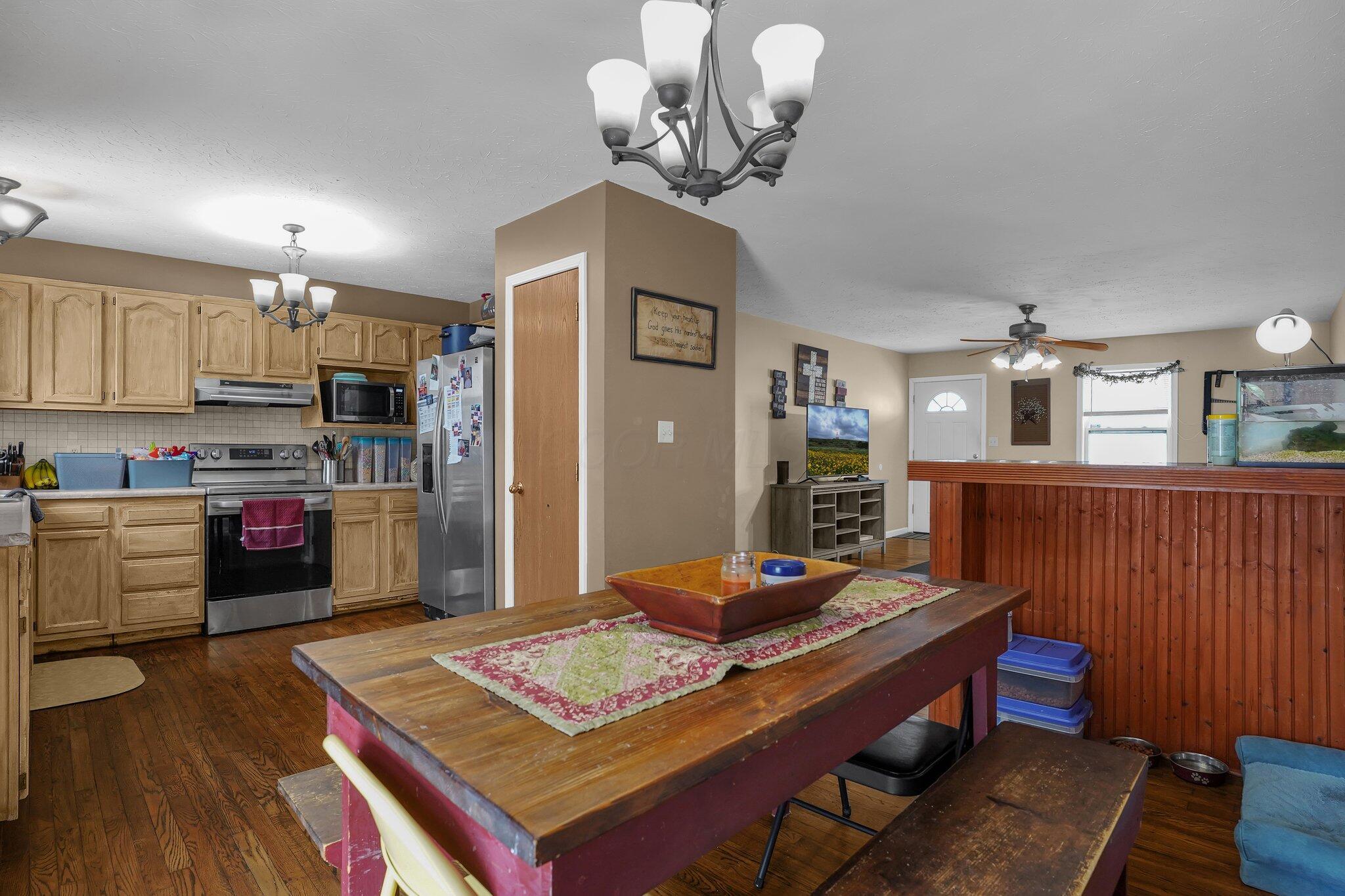 701 Riverbirch Road Washington Court House, OH 43160 - Photo 10 of 28 dining/living/kitchen