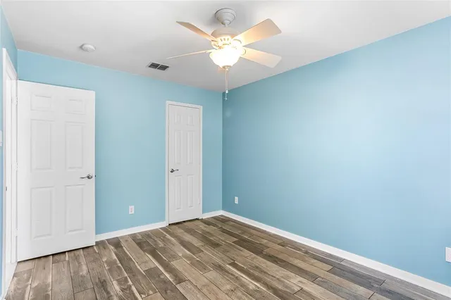 a view of a big room with closet and windows