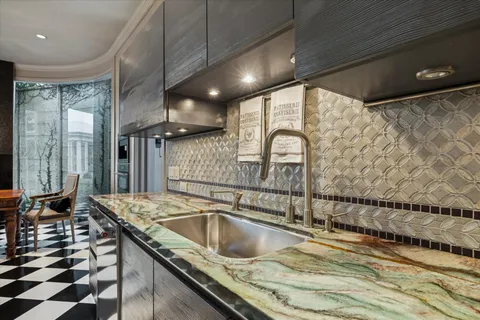 $5,650,000 | 20 Sunset Boulevard, Houston, TX 77005