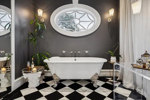 $5,650,000 | 20 Sunset Boulevard, Houston, TX 77005