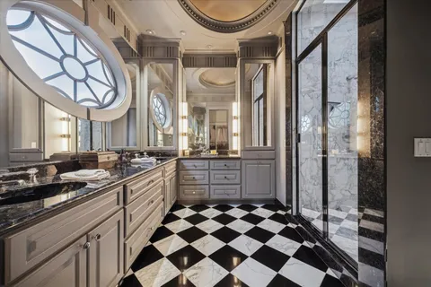 $5,650,000 | 20 Sunset Boulevard, Houston, TX 77005