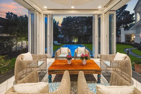 $5,650,000 | 20 Sunset Boulevard, Houston, TX 77005