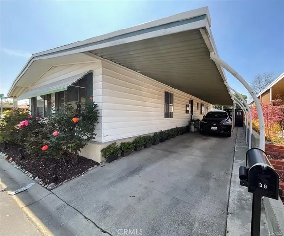 a view of a house with a backyard