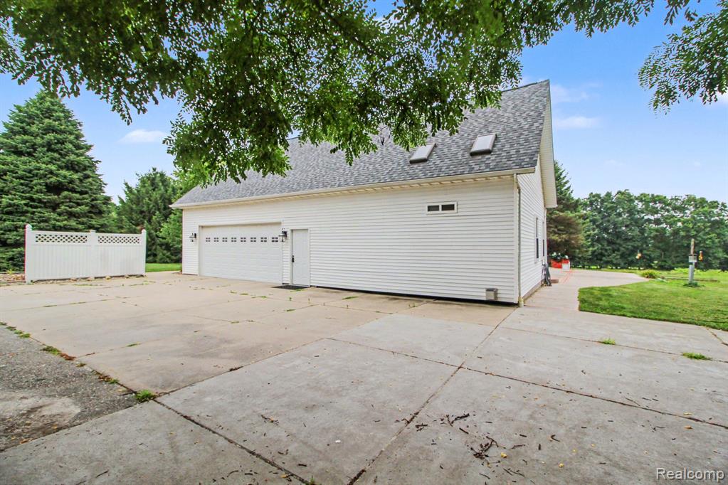 6740 Herbst Road Brighton, MI 48114 - Photo 7 of 63