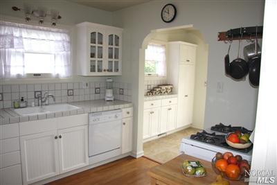 324 Benton Street Santa Rosa, CA 95401 - Photo 5 of 12 Gallery Image 5