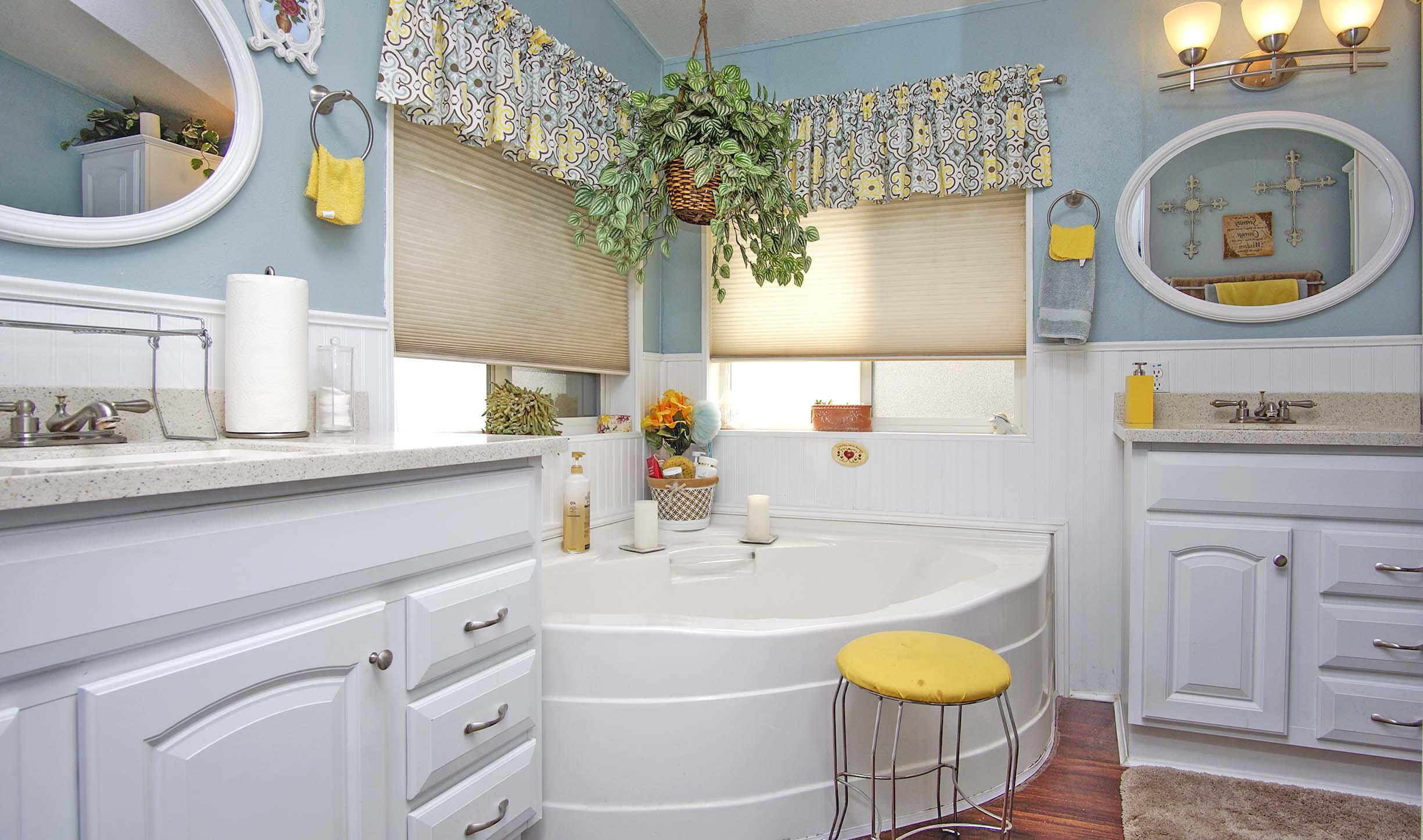6899 Hyrax Road Anderson, CA 96007 - Photo 18 of 40 Master Bathroom View 2