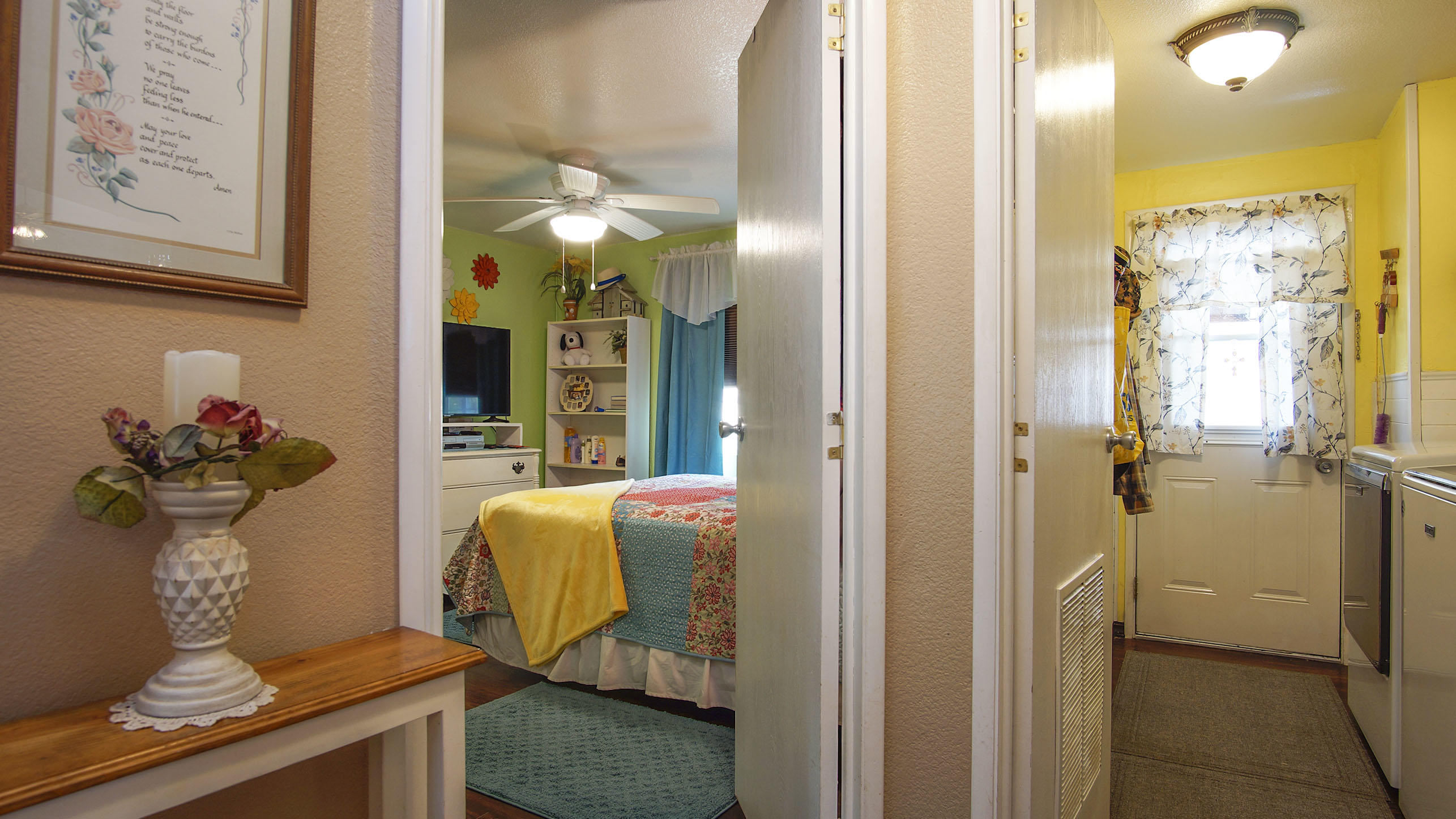 6899 Hyrax Road Anderson, CA 96007 - Photo 20 of 40 Guest Bedroom Laundry View