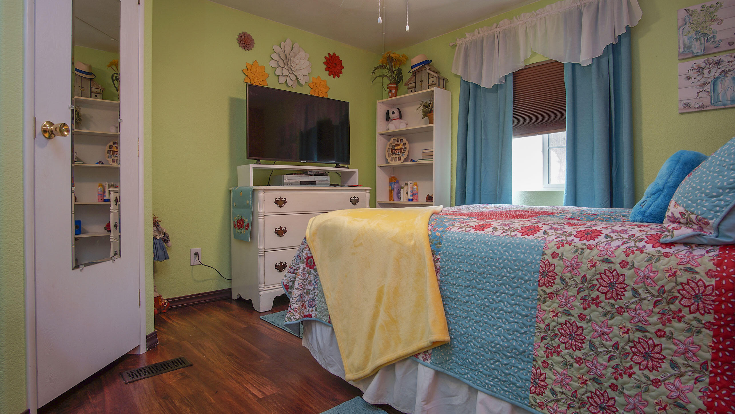 6899 Hyrax Road Anderson, CA 96007 - Photo 22 of 40 Guest Bedroom II