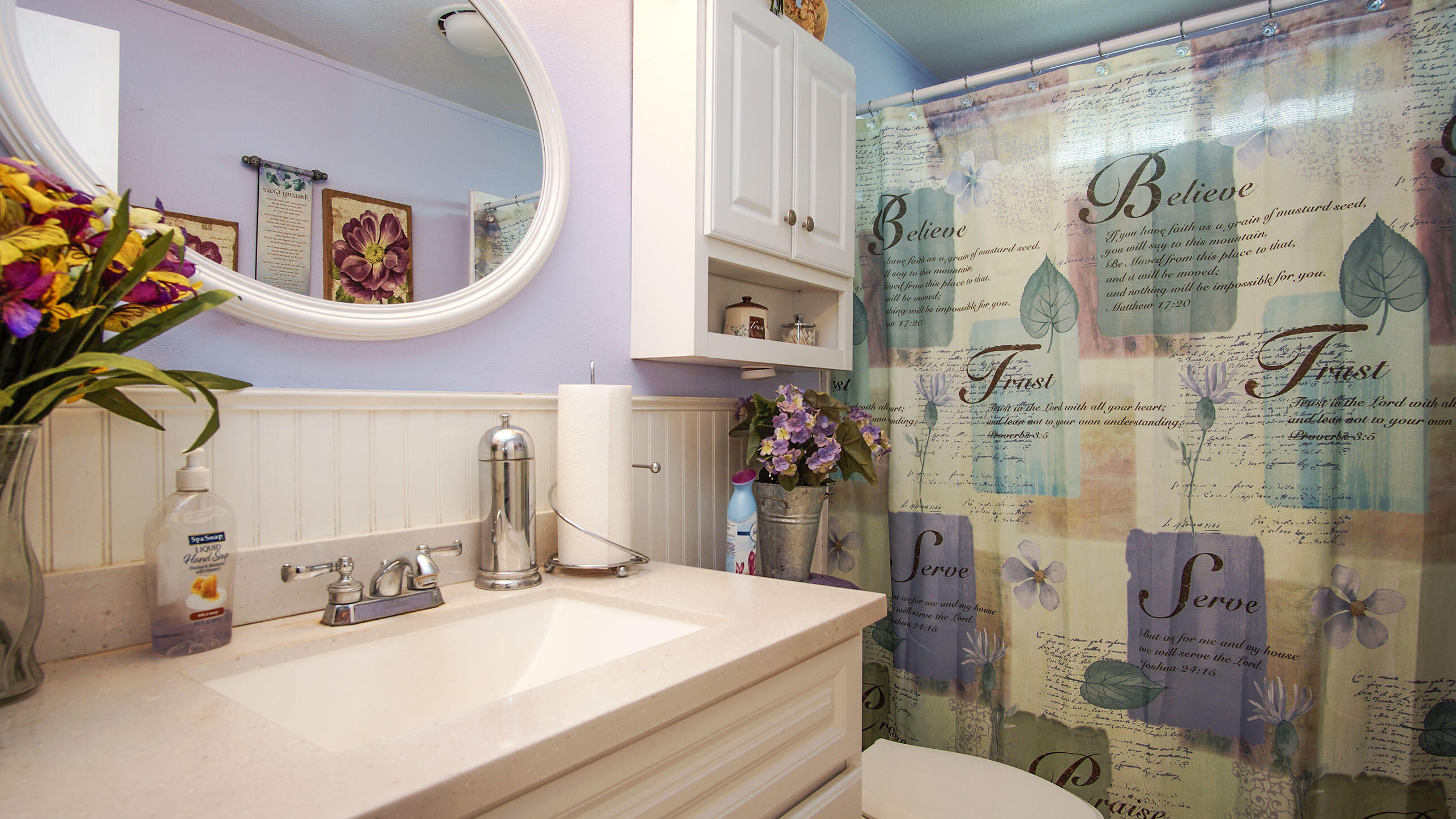 6899 Hyrax Road Anderson, CA 96007 - Photo 24 of 40 Guest Bathroom