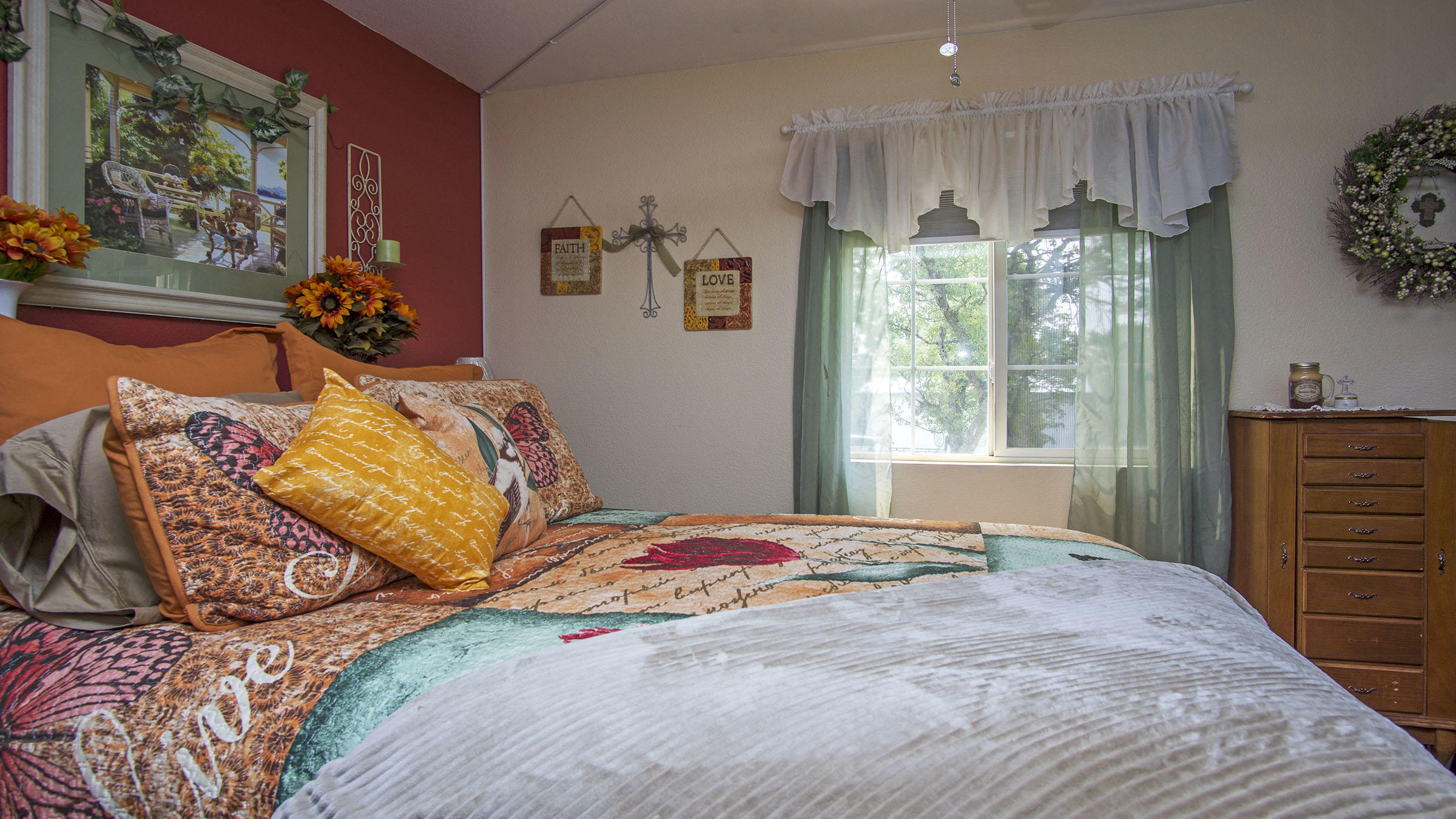 6899 Hyrax Road Anderson, CA 96007 - Photo 26 of 40 Guest Bedroom View II