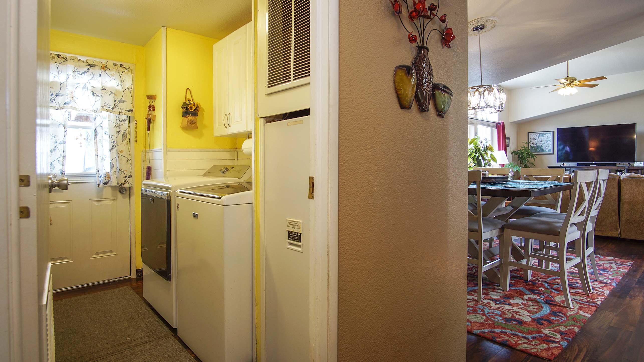 6899 Hyrax Road Anderson, CA 96007 - Photo 28 of 40 Laundry Room Dining Room View