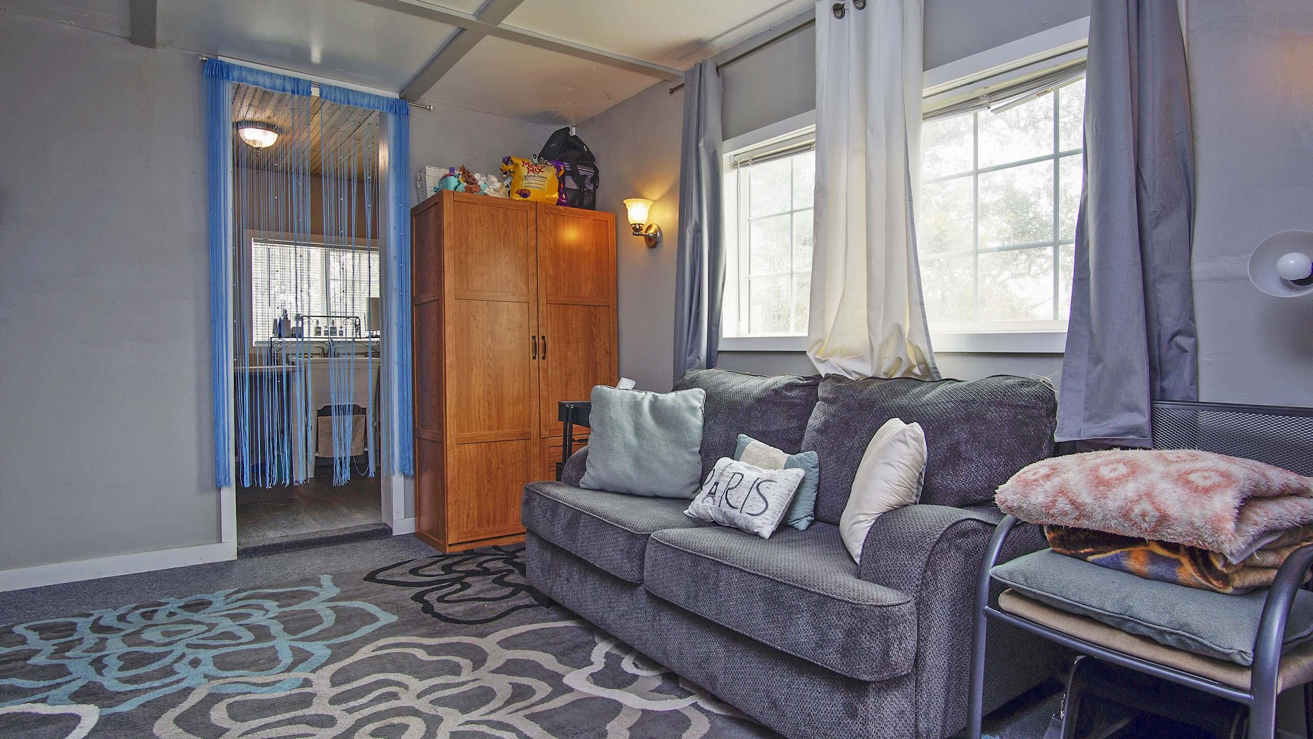 6899 Hyrax Road Anderson, CA 96007 - Photo 35 of 40 He Shed She Shed Living Room