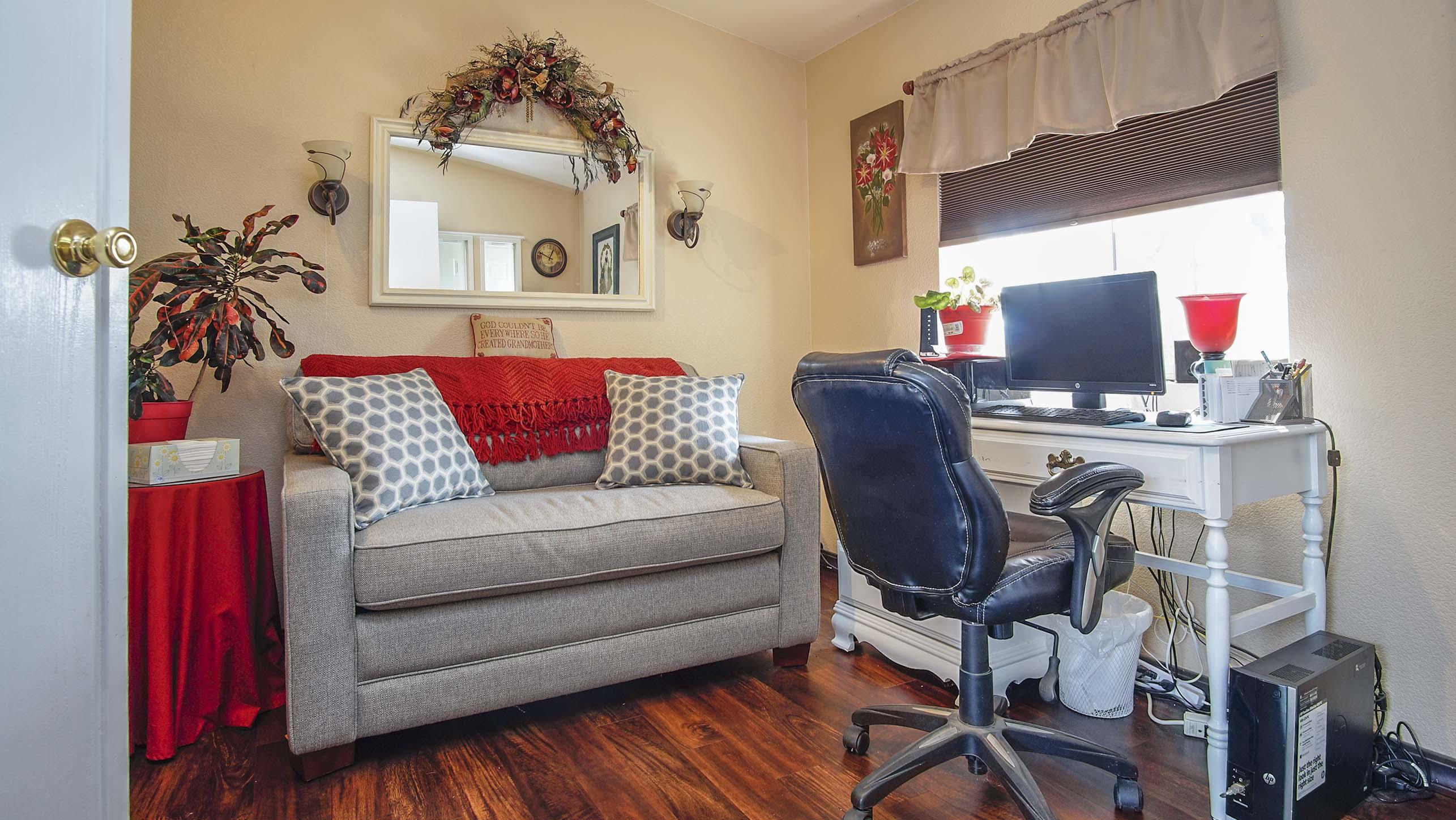 6899 Hyrax Road Anderson, CA 96007 - Photo 5 of 40 Office Study