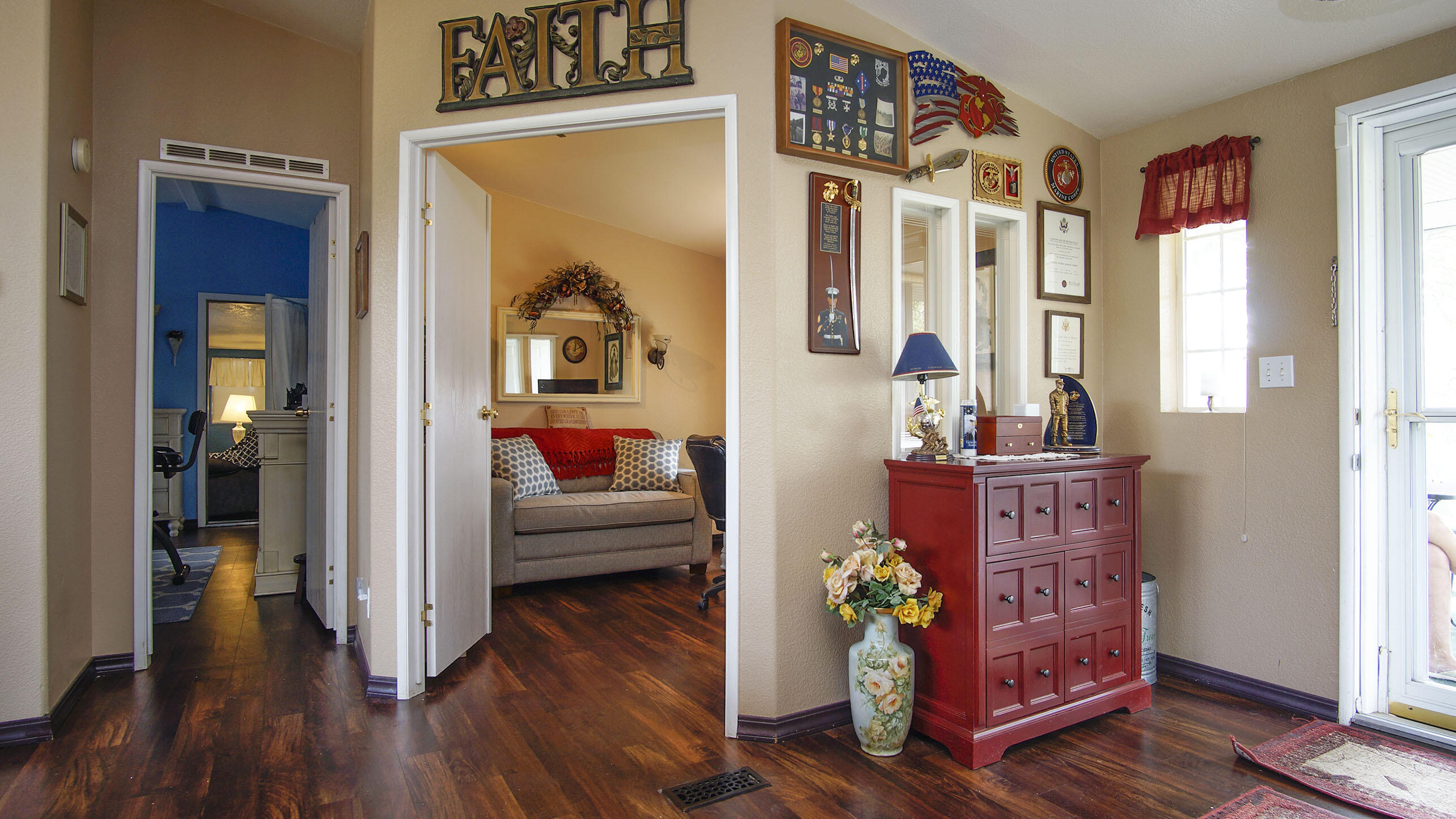 6899 Hyrax Road Anderson, CA 96007 - Photo 6 of 40 Entrance Hallway View