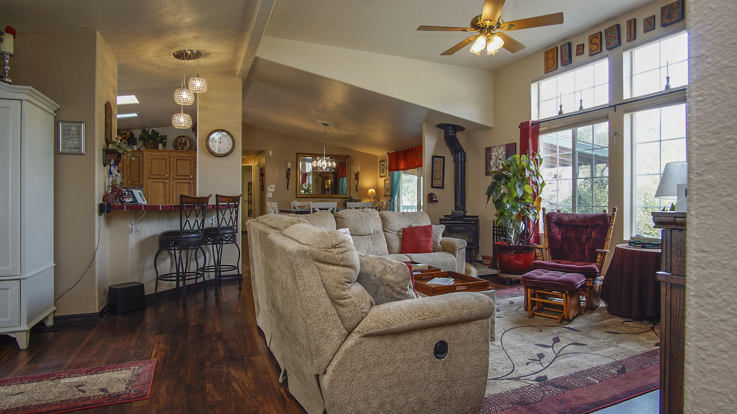 6899 Hyrax Road Anderson, CA 96007 - Photo 7 of 40 Living Room View 4